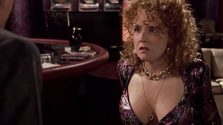 [Back to the Future Part II] Mom Suddenly Has an F Cup—It Turns Out She Was Forced to Get Plastic Su