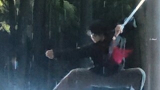 借着大雨，舞一段剑