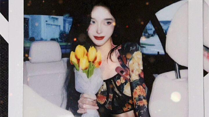 穿的花里胡哨的用拍立得照相 真的绝了