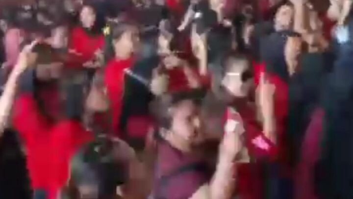 agak miring sedikit#Doyong