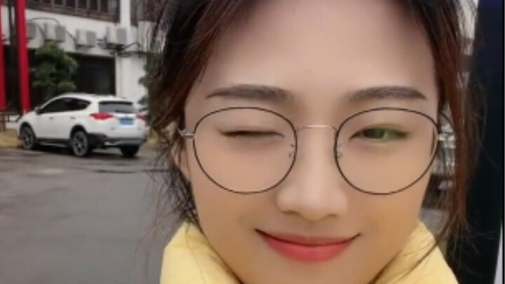 Tidak bisa dikatakan sepenuhnya sama, hanya bisa dikatakan persis sama.