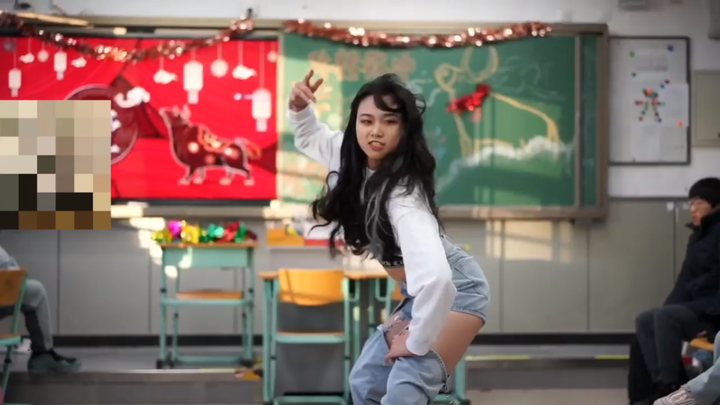 Pertunjukan kelas Tahun Baru—AYA