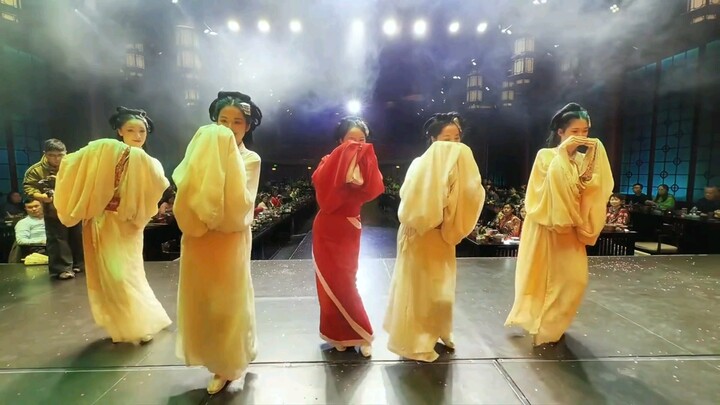 Chongqing Huali Banquet Dance Performance