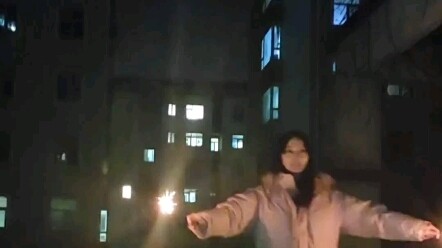 It's Chinese New Year, this is how dancers should play with fairy wands