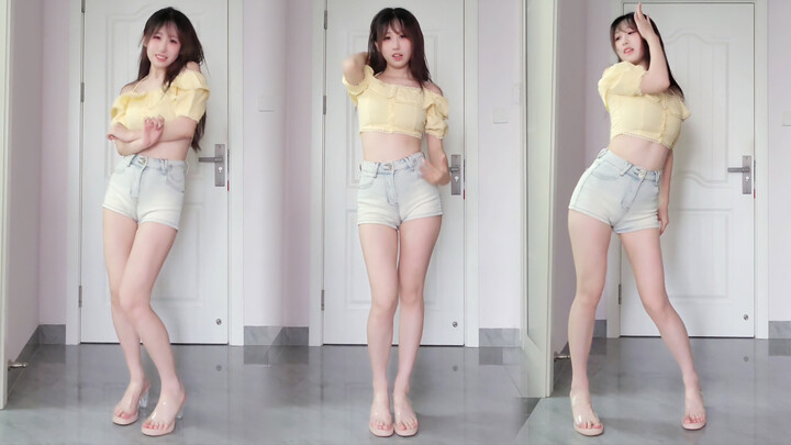 Boldly showing off a great figure～Crying