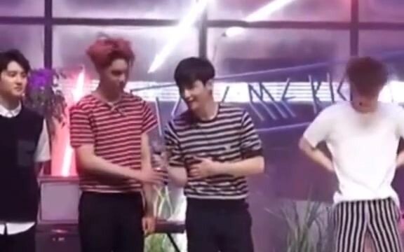 Dưới đây, Aili liên tục gọi tên anh, thật sự khiến người ta xúc động: “Mình là thành viên Trung Quốc