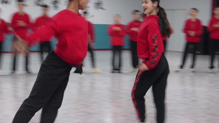 หน้าตาดีกันทุกคน ถึงเวลาแล้วที่นักเรียนเต้นรำระดับประเทศจะแสดง #LatinDance#WuQimingLiuXinYi#HuainanW
