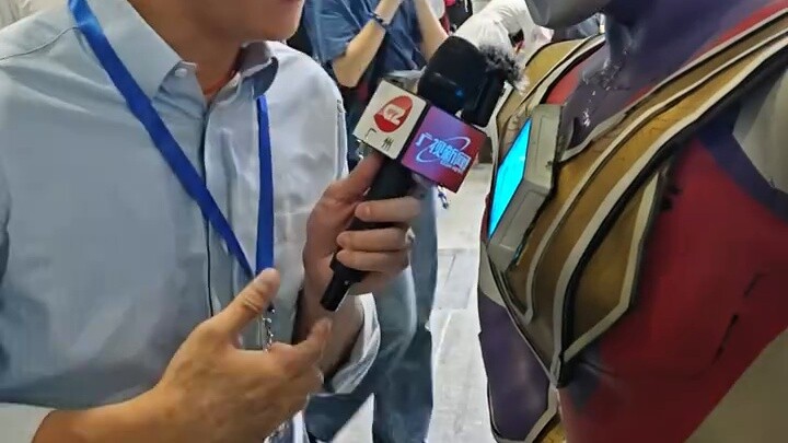 Tin tốt: Nó được chiếu trên TV. Tin xấu: Nó là một chiếc ốp lưng da.