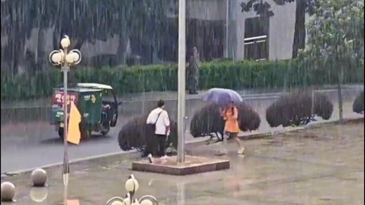"Nếu bạn sống trong ánh sáng, bạn sẽ cảm thấy cả thế giới đều tươi sáng."