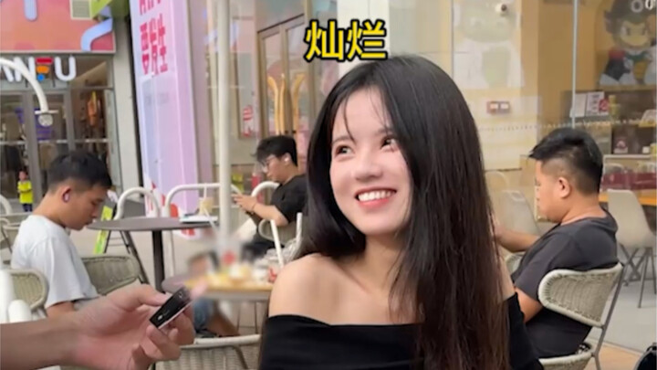 ฮ่าๆๆ ใครจะปฏิเสธฮ่อยจ๊อหมี่กรอบที่ใส่เครื่องเยอะแยะได้ล่ะ? ถ้าเป็นคุณ คุณอยากให้เพิ่มอะไรในฮ่อยจ๊อห