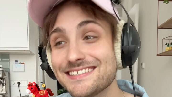 Chris James – Happy New Year 💖 Come grab your New Year blessings straight from Germany!