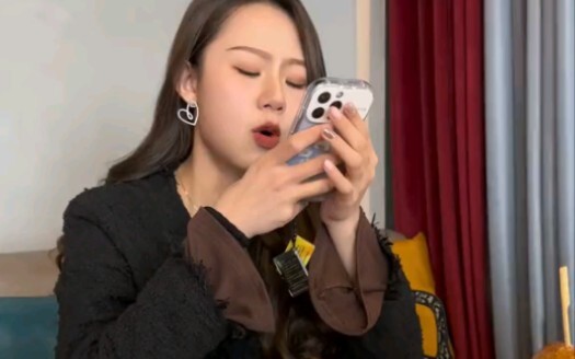 假装给女朋友下药，结果给吓哭了。