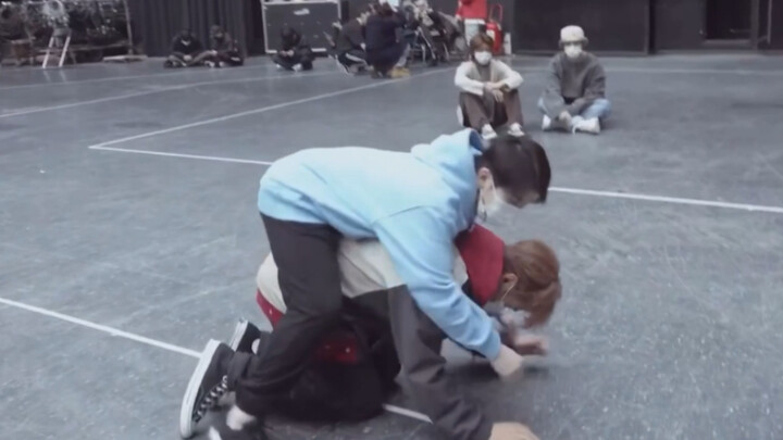 Lee Ji-hoon | Wuji: I don’t like physical contact, unless I initiate it.