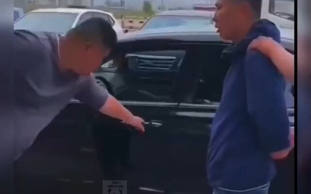 Layanan terpadu mulai dari melihat mobil, menandatangani kontrak, hingga penyerahan kendaraan
