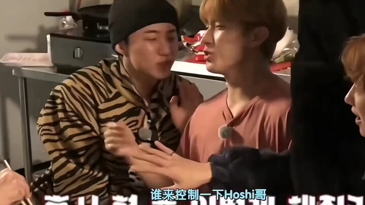Our Shunrong, when drunk, not only lies down on a chair to sleep but also pesters little brother Bob