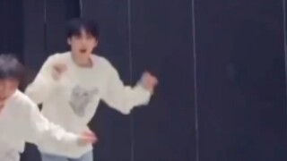 شيانغلين*إلى أي ذراعين قفز؟