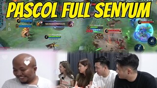 PASCOL FULL SENYUM DI GODAIN PAS LAGI MOLE !!! SAMPE TEMENNYA DI LUPAIN !!! DUNIA MILIK BEDUA HEHE !