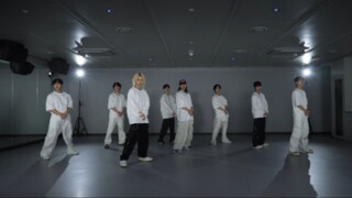 Ruang latihan lagu terbaru Straykids Walkin On Water terungkap
