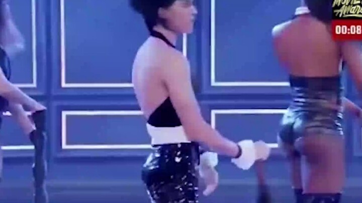 Tom Holland dances in women's clothing—my Tom Hiddleston really gets sexy on the dance floor!