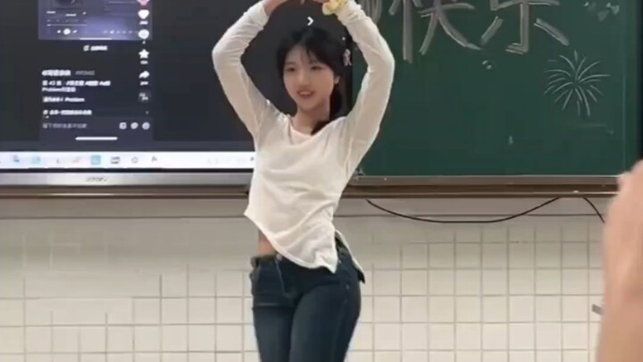 New Year’s Eve Gala: A High-Energy Dance Performance! If I’d met a girl like this in high school, I 