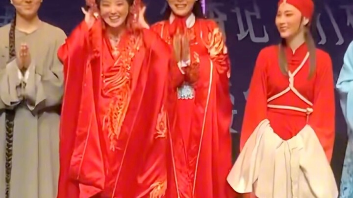 Junjun, what did you talk about with Yunxiao that made you laugh so happily!!!
