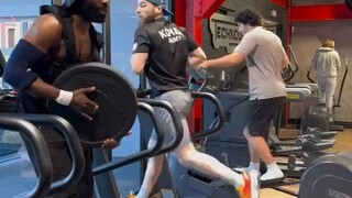 白人小哥明显提速了