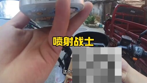 Anh chàng giao hàng khoác áo hoàng bào, tự mình thử độc, cuối cùng biến thành chiến binh phun lửa!