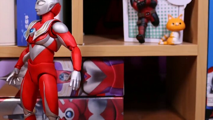 [Animasi Stop Motion] Ultraman Tiga kembali! Cahaya misterius yang berubah dengan bebas!