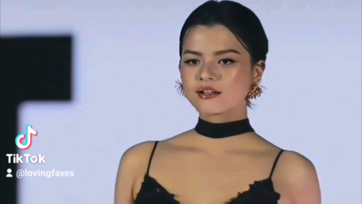 Becky's first runway in Thailand #LOrealParisTHWorthItxBecky #ฟรีนเบค