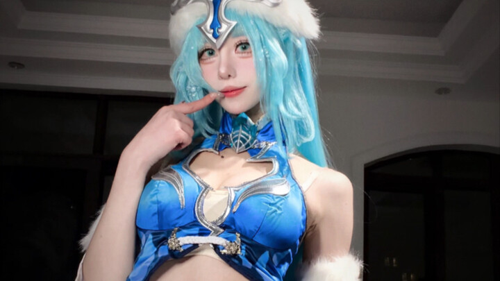 Vương Chiêu Quân, tôi chỉ mới nhận ra uy quyền của bạn trong tạo hình cũ này.