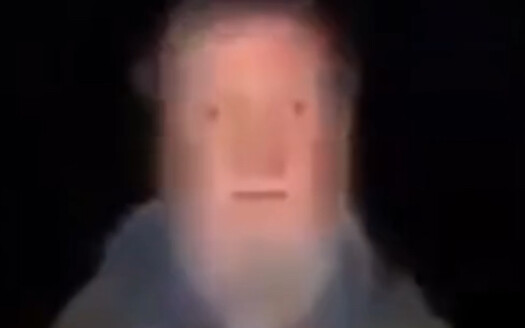 •_•