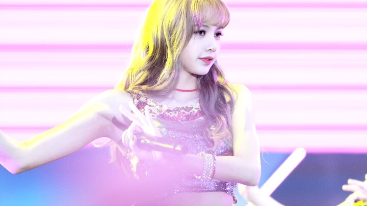 【BLACKPINK ليزا】ليزا تحت عدسات حسابات المعجبين الآخرين: شاهد هذه الحورية الجميلة!