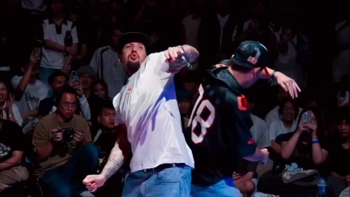 أنتما هنا تُظهِران حكم ريد بول