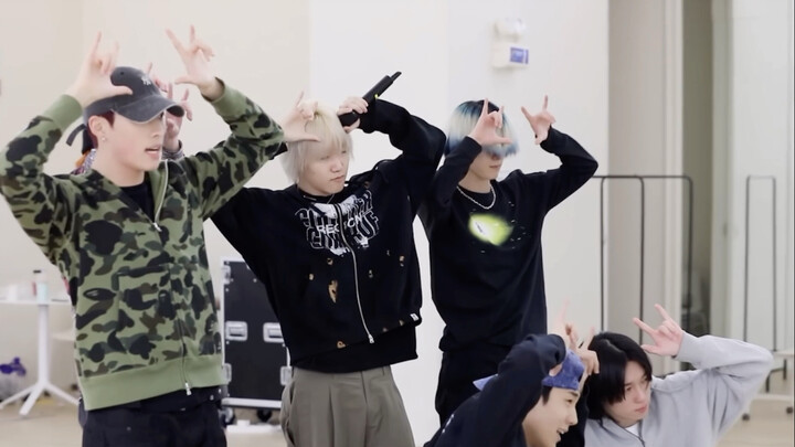 لديك غرفة تمارين صوتية رائعة كهذه، لماذا لا تنشرها!