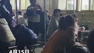 Zibo, Shandong: A boy helping out at his family's barbecue restaurant gradually fell apart emotional