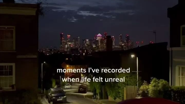 Merekam momen-momen dalam kehidupan yang terasa tidak nyata: