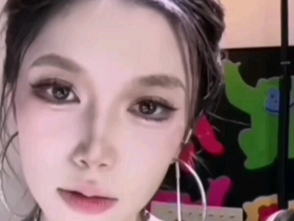 Hui Sister Speaks Out Against the Bond Between Ethnicity and Religion & Opposes Outdated Customs