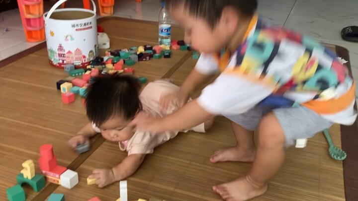 Mom filmed the moment older brother hit his little sister