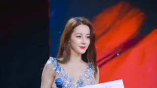 [Dilraba Dilmurat] When mentioning four-character artists, it is normal to think of Dilireba. Confid