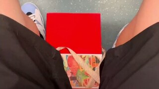 على متن مترو الأنفاق، كثير من الركاب يحملون علب الهدايا المزينة بالزلابية. أحد المستخدمين علّق قائلا