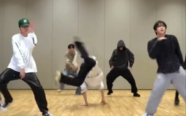 Khi nữ vũ công chính người Nhật gia nhập K-pop