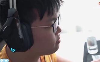 Bin and TheShy’s attitudes toward their coach and teammates—no comparison, no gap!