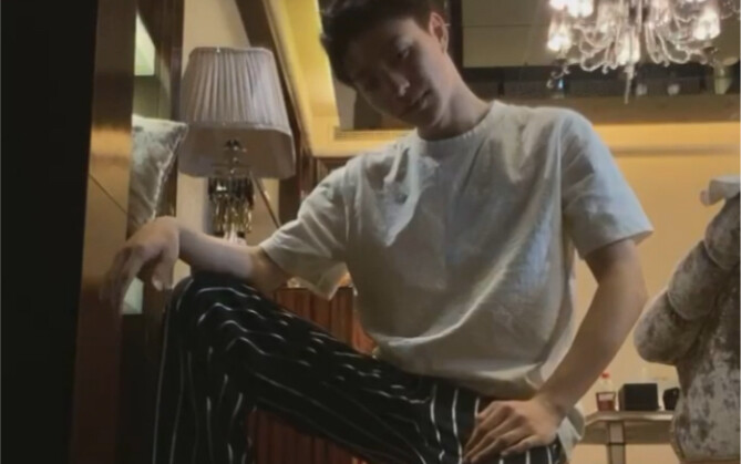 [Live 29.4 Zhang Xinyao] Jangan menari tarian girl group di tempat gelap!!!