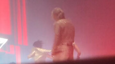 Oh my god, Zhicheng was in a hurry to change clothes when he got on stage. Did anyone take a high-de