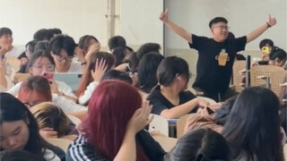 喧闹的课间只会让孤独的人更加孤独