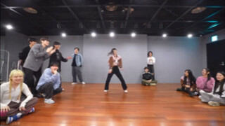 kpop人的独特出场方式