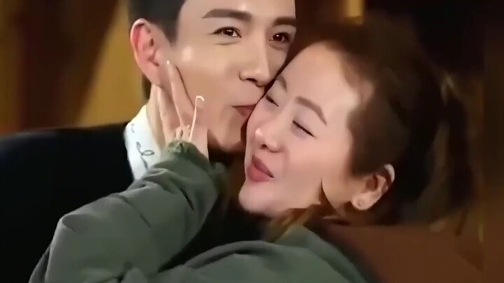 Dia nggak malu-maluin aja makan nasi empuk, dia bener-bener nggak nganggep itu masalah, malah seneng