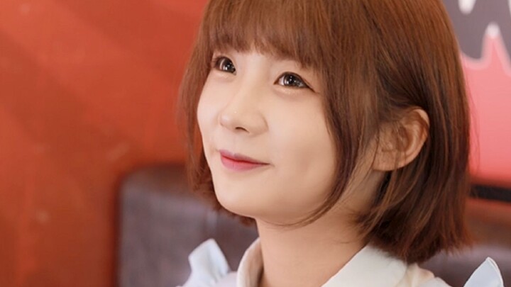 Kakak ini benar-benar orang baik, terus membantuku mengambil uang~!