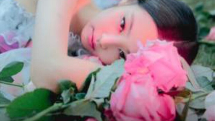 JENNIE - 'SOLO' M/V