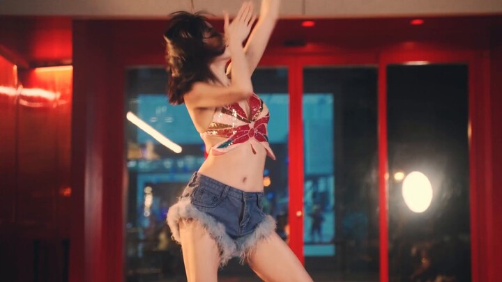 A hot dance that only belongs to the summer night